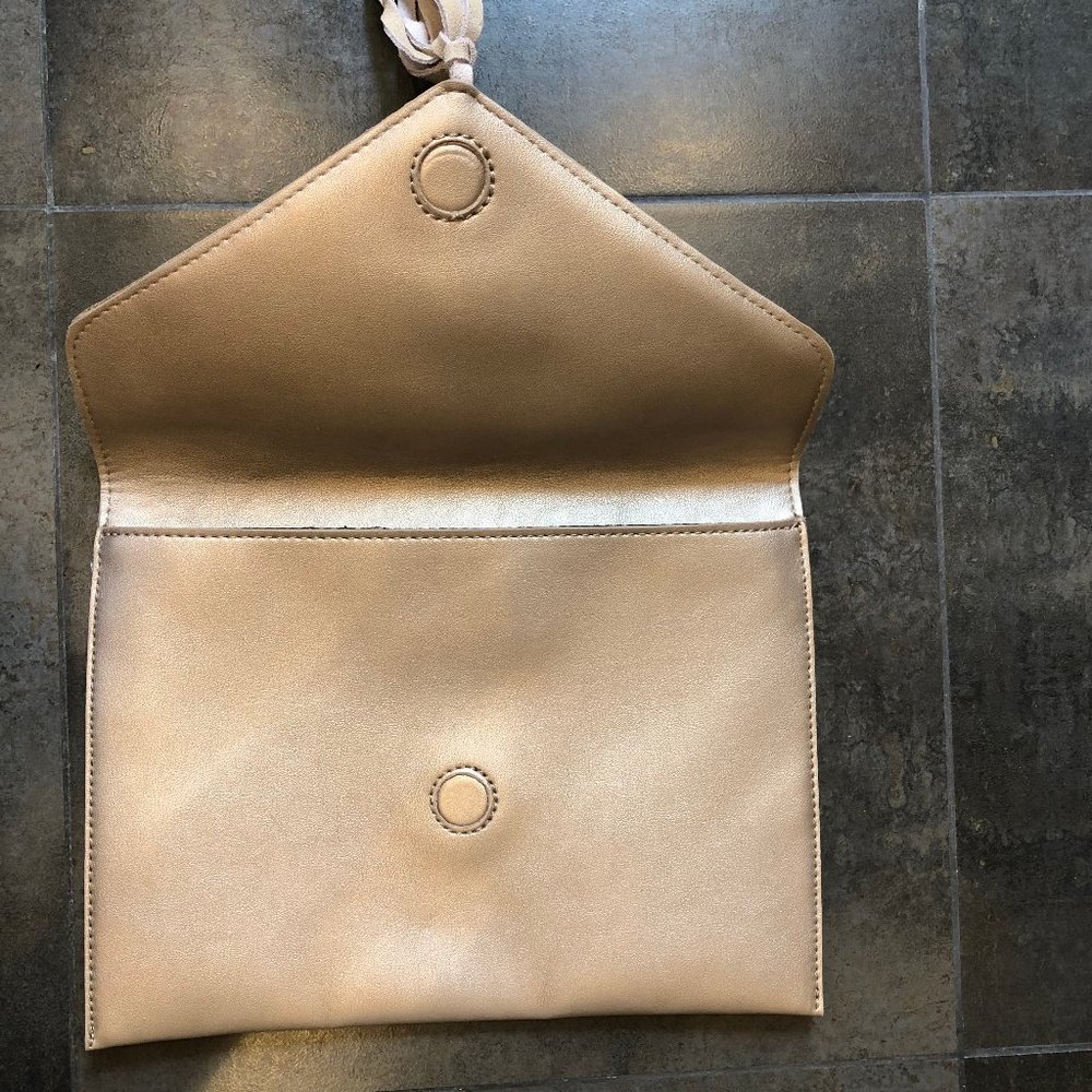 ๐๏ธโจ 3 for $20 Closet Sale โจ๐๏ธ Envelope purse NWOT - Picture 3 of 7